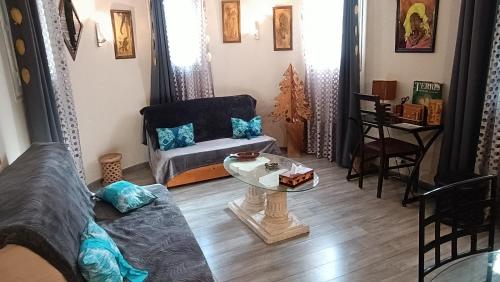 Hébergement indépendant avec parking privé dans villa