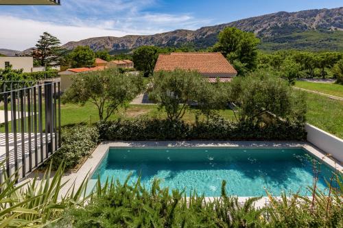 En generel udsigt til bjerge eller udsigt til bjerge taget fra lejligheden