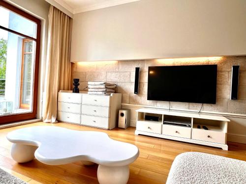 TV a/nebo společenská místnost v ubytování Biarritz Apartment Gdynia
