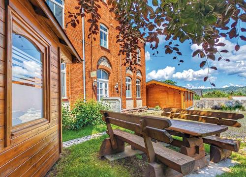 a wooden bench sitting in front of a building at Blockhaus Barbarossa - Annie in Rottleben