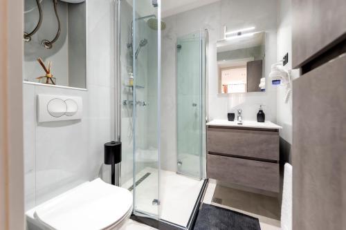 Ένα μπάνιο στο Apartments Volta See view