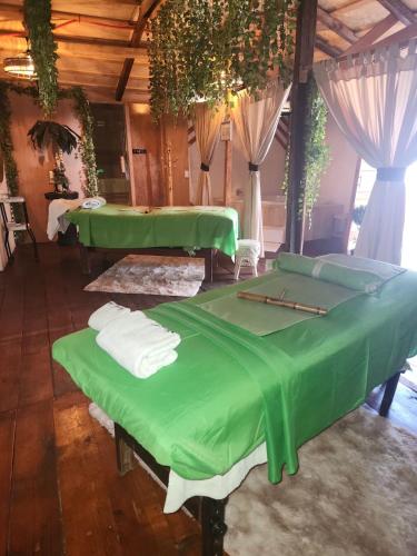 Ένα ή περισσότερα κρεβάτια σε δωμάτιο στο Victoria Hotel y Spa