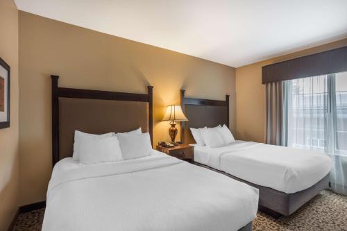 a hotel room with two beds and a window at Best Western Plus Intercourse Village Inn in Intercourse