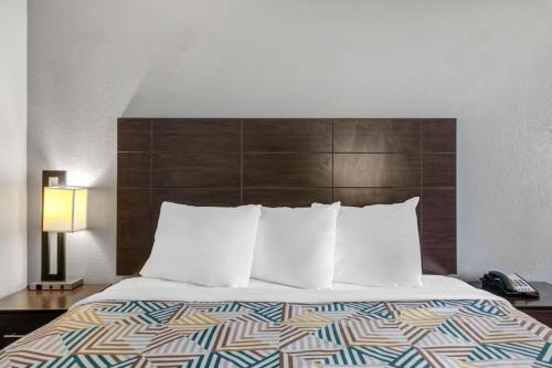Letto o letti in una camera di Motel 6 Chickasha, OK