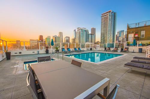 a pool on the roof of a building at Sunny & Spacious 2BDR & 1BTH in Downtown LA in Los Angeles