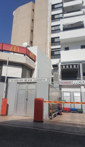 Το κτήριο όπου στεγάζεται  το διαμέρισμα