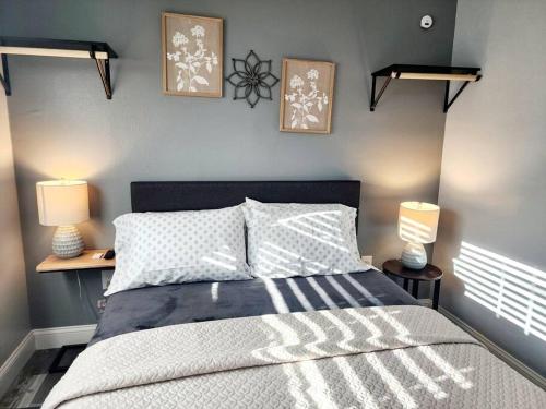 a bedroom with a bed and two lamps on tables at Green Roof House Studio in Lakeland