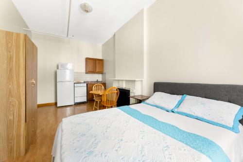 Katil atau katil-katil dalam bilik di West 30th Street Guest House