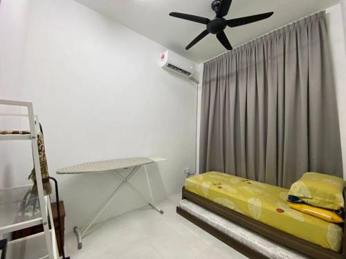 a bedroom with a bed and a ceiling fan at Homestay AZ in Batu Gajah