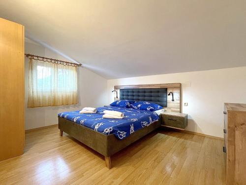 Apartments with parking space Baska, Krk - 22687