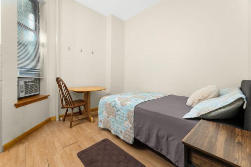 Katil atau katil-katil dalam bilik di West 30th Street Guest House