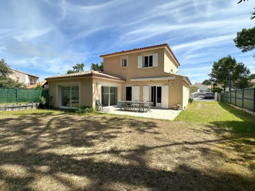 Villa 6 chambres à La Palmyre, proche plage et commerces, jardin, terrasse, BBQ, WIFI – 10 pers. - FR-1-705-60