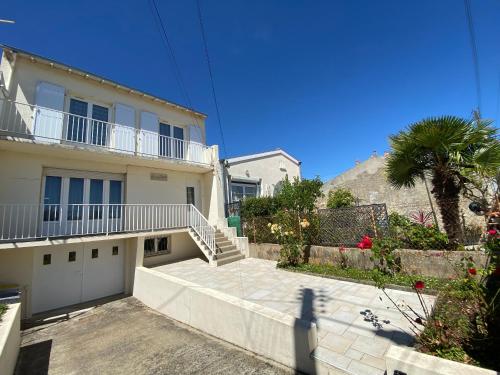 Maison Familiale à Fouras : Plages, Jardin, Garage - FR-1-709-38