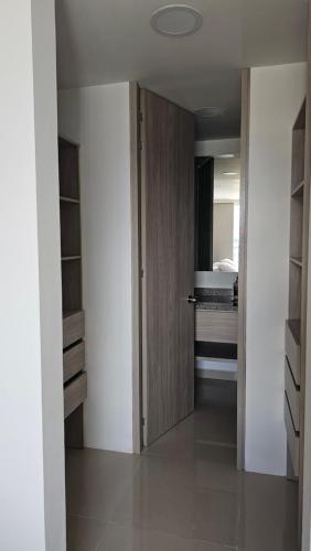 a room with a closet with a door in it at Estadía Familiar in Ibagué