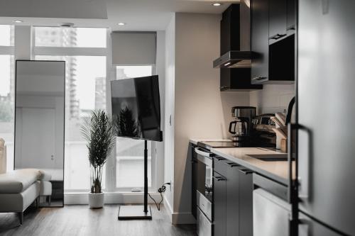 Η κουζίνα ή μικρή κουζίνα στο Westview Luxury Suites