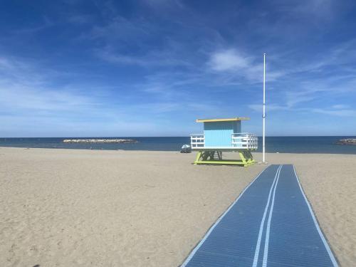 Photo de la galerie de l'établissement Studio au bord de l'eau avec loggia, accès direct plage - FR-1-782-69, au Barcarès