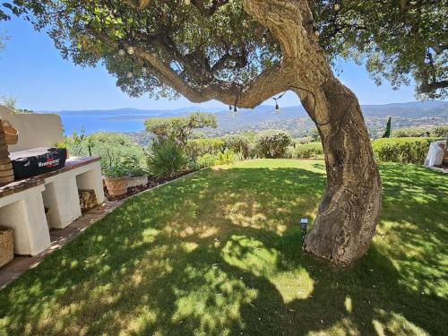 Photo de la galerie de l'établissement Charmante villa rénovée avec piscine privée et climatisation, 3 chambres, 6 personnes - FR-1-768-98, à Saint-Peïre-sur-Mer