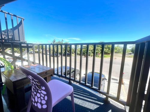 a balcony with chairs and a table and a table at Nanwan254 Homestay in Nanwan