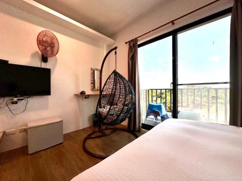 a bedroom with a bed and a swing at Nanwan254 Homestay in Nanwan