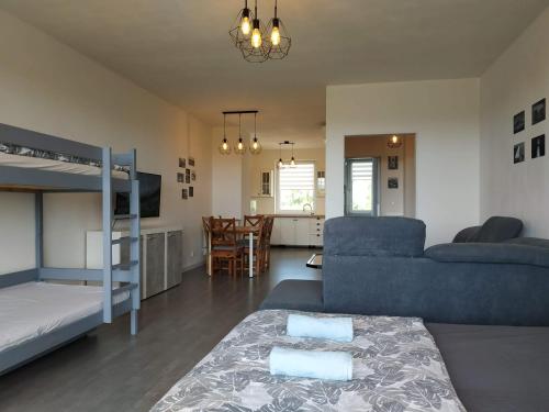 Katil atau katil-katil dalam bilik di Apartmán One To One