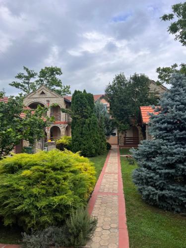 Κήπος έξω από το Guest House LILA