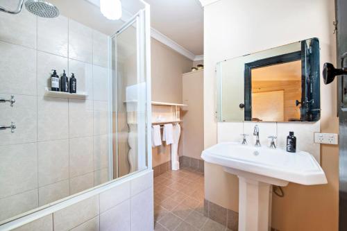 a bathroom with a sink and a shower at Kilbirnie - Stroll to CBD, Heritage, Sleeps 10 in Dubbo