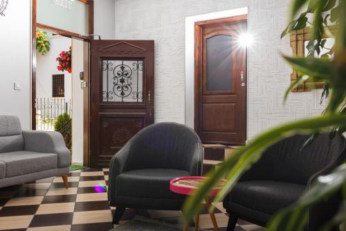 Khu vực ghế ngồi tại Homelike Guest house