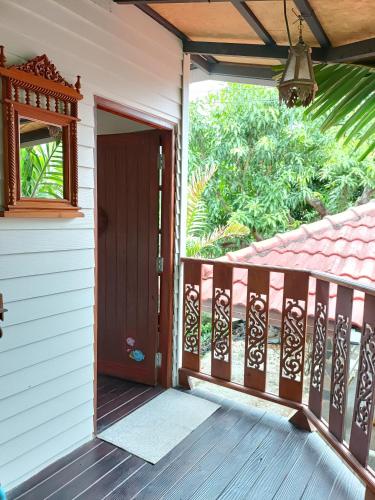 Balkoni atau teres di บ้านเราอุทัยธานี โฮมสเตย์