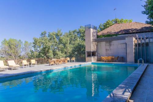 Bazén v ubytování Natura Coliving Miraflores nebo v jeho okolí