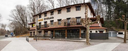Gallery image of Hotel Errekalde in Lezo
