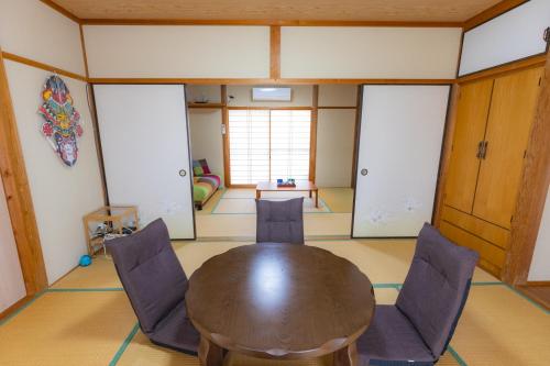 Un lugar para sentarse en Goto I-House