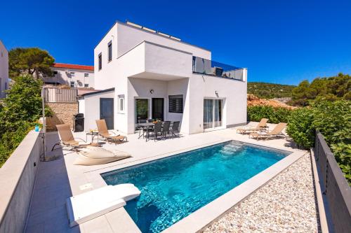 Foto dalla galleria di Villa THALIA a Tisno (Stretto)