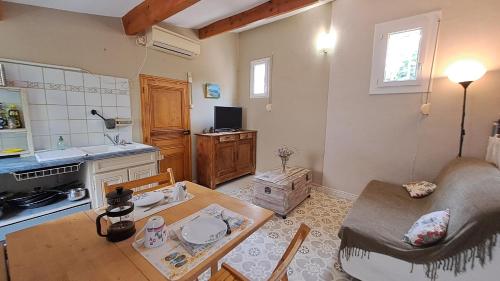 Photo de la galerie de l'établissement Jolie maisonnette en bord de mer avec jardin, à Marseille