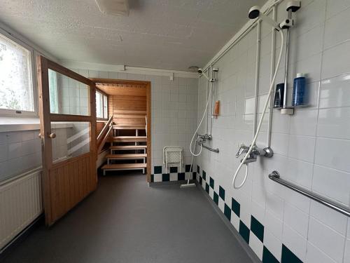 Ένα μπάνιο στο Lepopaikka Lokinpesä, Majoitus ja Camping