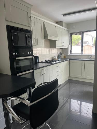 Dapur atau dapur kecil di Lovely Home in South Dublin