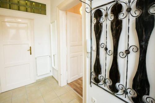 Opera Apartment Budapest with Three Bedroom w AC 1065 Budapest, Hajós utca 19 kép - 3