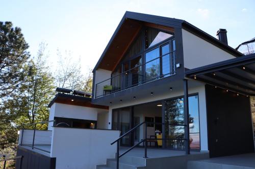 a modern house with black and white at Copanjek Country House in Plešivica