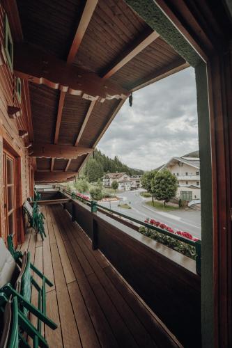 a balcony of a house with a view of a street at Frühstückspension Friedheim in Filzmoos