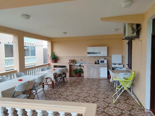 Kuchyň nebo kuchyňský kout v ubytování Apartments Marniku