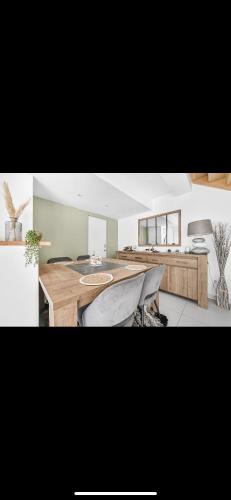 Gambar di galeri bagi Séjournez à la maison du bonheur, chambre cosy dans une maison familiale à 2 pas de Paris, Parking privé possible moyennant des frais di Bagneux