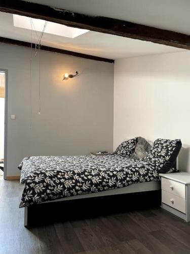 Ένα ή περισσότερα κρεβάτια σε δωμάτιο στο Appartement pour 5 voyageurs