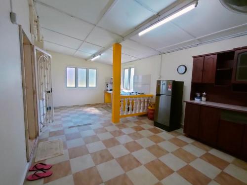Η κουζίνα ή μικρή κουζίνα στο Homestay Sufi