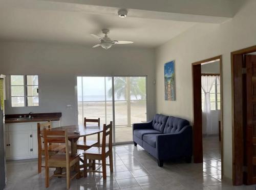 Ruang duduk di Beach House