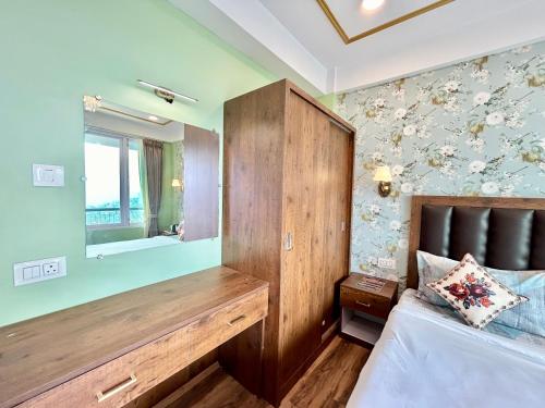 Katil atau katil-katil dalam bilik di Yepplo's Luxury Deluxe Room with Mountain View