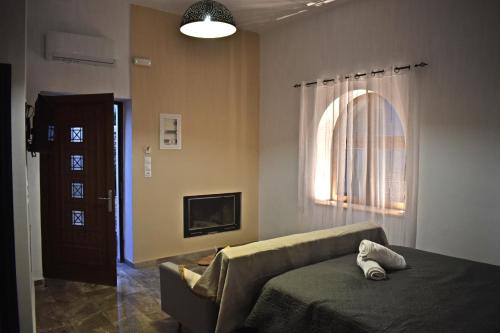 a living room with a bed and a window at NiAmalFi Apartments in Atsipopoulo