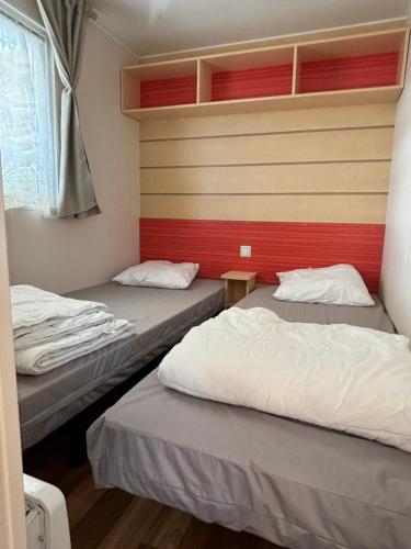 Postel nebo postele na pokoji v ubytování A05 mobile home camping phare d opale