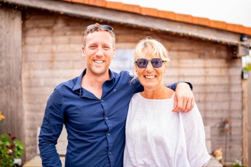 a man and a woman standing in front of a house at Oase 't Huyseke in Blankenberge