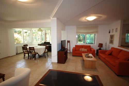 2BDR Park View Apt - 130m2 & Private Patio
