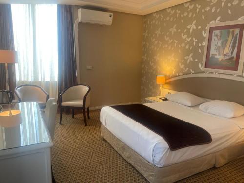 Ein Bett oder Betten in einem Zimmer der Unterkunft EmexOtel Kocaeli