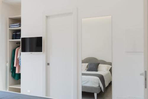 Una cama o camas en una habitación de MIFRA SUITES
